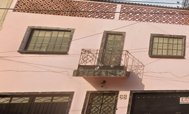 Casa en Remate Bancario en Col. Álamos María Hernández Zarco  cerca de Parque Delta.