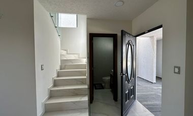 Casa Nueva de 3 Recamaras con Vestidor y Cochera a 60 mins de la CDMX.