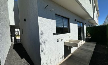 Casa Familiar con Diseño Minimalista cerca de Escuelas en Pachuca.