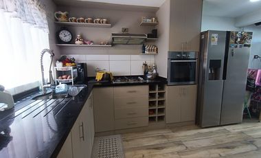 Se Vende Casa en Condominio Altos de Viña, a 5 minutos del centro de Viña