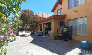 Se Vende Casa en Condominio Altos de Viña, a 5 minutos del centro de Viña