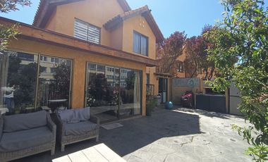 Se Vende Casa en Condominio Altos de Viña, a 5 minutos del centro de Viña