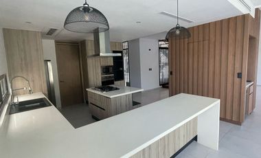 CASA EN RENTA EN BOSQUES DE BAMBU CON PANELES SOLARES PLAYA DEL CARMEN