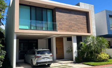 CASA EN RENTA EN BOSQUES DE BAMBU CON PANELES SOLARES PLAYA DEL CARMEN