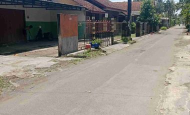 RUMAH DAN USAHA KONTRAKAN DEKAT PABRIK SEMEN CILACAP