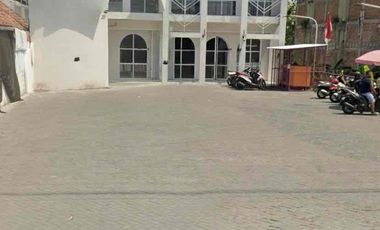 Di sewakan bangunan besar cocok utuk kntor / restoo parkiran super luass