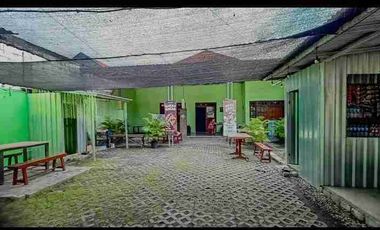 Tempat usaha yang strategis