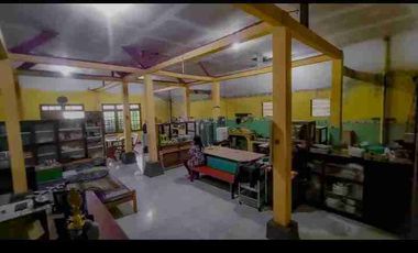 Tempat usaha yang strategis