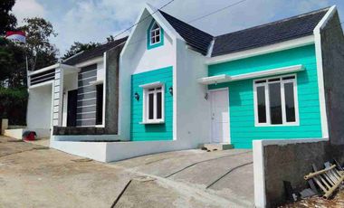 RUMAH SIAP HUNI 12 MENIT DARI JL RAYA CIBIRU DEKAT LAPANG TRAIL