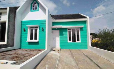 RUMAH SIAP HUNI 12 MENIT DARI JL RAYA CIBIRU DEKAT LAPANG TRAIL