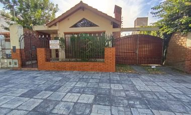 Casa 4 Ambientes en Santa Teresita – Lote 10 x 40 – Zona Calle 4