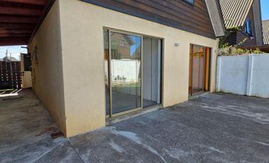 Casa 4 dormitorios, patio y antejardín. Terrazas las Lomas,  Lomas San Andres. Concepción