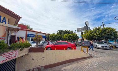 PLAZA DEL SUR SOBRE AVENIDA EL JACAL JARDINES DE LA HACIENDA LOCAL 55m2 $10,500 MXN