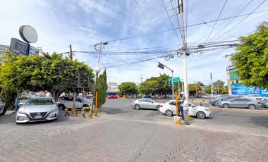 PLAZA DEL SUR SOBRE AVENIDA EL JACAL JARDINES DE LA HACIENDA LOCAL 55m2 $10,500 MXN