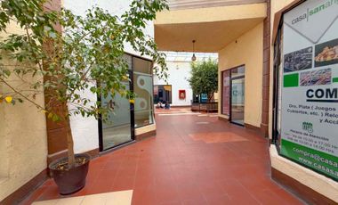 PLAZA DEL SUR SOBRE AVENIDA EL JACAL JARDINES DE LA HACIENDA LOCAL 55m2 $10,500 MXN