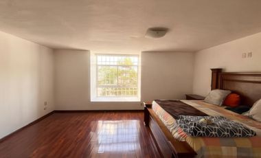 Residencia con Jardín en Monraz   Amplios Espacios y Ubicación Premium venta Casa