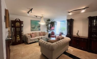 Residencia con Jardín en Monraz   Amplios Espacios y Ubicación Premium venta Casa