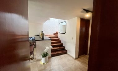 Residencia con Jardín en Monraz   Amplios Espacios y Ubicación Premium venta Casa