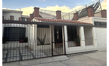 Casa en venta en Almoloya del Río, con un gran jardín y finos acabados
