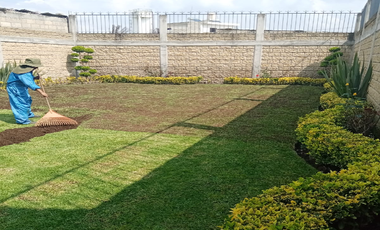 Casa en venta en Almoloya del Río, con un gran jardín y finos acabados