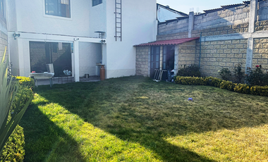 Casa en venta en Almoloya del Río, con un gran jardín y finos acabados