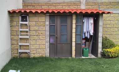 Casa en venta en Almoloya del Río, con un gran jardín y finos acabados