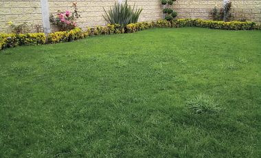 Casa en venta en Almoloya del Río, con un gran jardín y finos acabados