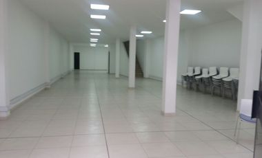 LOCAL COMERCIAL EN ARRIENDO – EXCELENTE UBICACIÓN