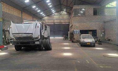 VENDO BODEGA VIA A GIRON AREA 2800 METROS