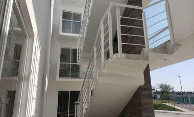 Departamento de dos niveles con amenidades, doble altura, 2 recámaras. Zákia - VENTA
