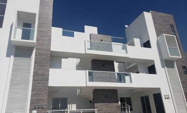 Departamento de dos niveles con amenidades, doble altura, 2 recámaras. Zákia - VENTA