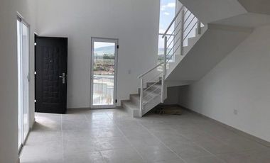 Departamento de dos niveles con amenidades, doble altura, 2 recámaras. Zákia - VENTA