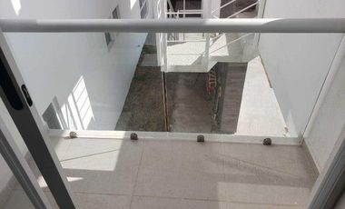 Departamento de dos niveles con amenidades, doble altura, 2 recámaras. Zákia - VENTA