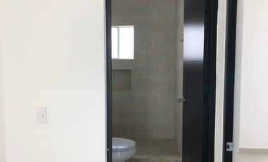 Departamento de dos niveles con amenidades, doble altura, 2 recámaras. Zákia - VENTA