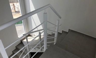 Departamento de dos niveles con amenidades, doble altura, 2 recámaras. Zákia - VENTA