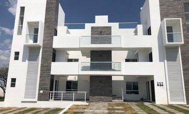 Departamento de dos niveles con amenidades, doble altura, 2 recámaras. Zákia - VENTA