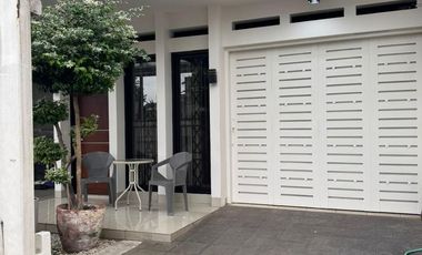 Disewakan Rumah Siap Huni Furnish Lokasi Strategis di Batununggal Bandung
