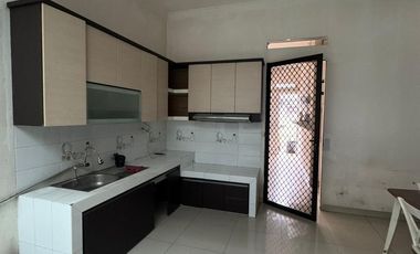 Disewakan Rumah Siap Huni Furnish Lokasi Strategis di Batununggal Bandung