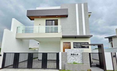 𝗕𝗥𝗔𝗡𝗗 𝗡𝗘𝗪 𝗟𝘂𝘅𝘂𝗿𝗶𝗼𝘂𝘀 𝟮-𝗦𝘁𝗼𝗿𝗲𝘆 𝟱𝗕𝗥 𝗛𝗼𝘂𝘀𝗲 & 𝗟𝗼𝘁 𝗳𝗼𝗿 𝗦𝗮𝗹𝗲 in 𝗚𝗿𝗲𝗲𝗻 𝗠𝗲𝗮𝗱𝗼𝘄𝘀 𝗣𝗛𝟮 at𝗧𝗵𝗲 𝗢𝗿𝗰𝗵𝗮𝗿𝗱, 𝗗𝗮𝘀𝗺𝗮𝗿𝗶𝗻̃𝗮𝘀, 𝗖𝗮𝘃𝗶𝘁𝗲