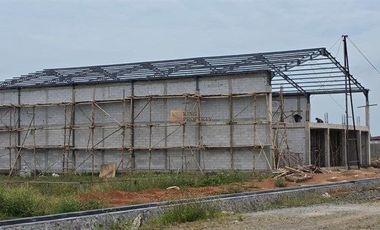 Gudang siap pakai di kawasan industri modern dengan fasilitas lengkap dan akses tol yang mudah.   Cocok untuk keperluan kantor, gudang logistik, maupu