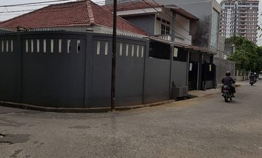 DISEWAKAN – RUMAH INDUK HOEK (POJOK) | SIAP HUNI