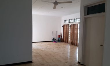 DISEWAKAN – RUMAH INDUK HOEK (POJOK) | SIAP HUNI