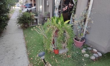 Vendo casa 3 dormitorios, 3 baños, en condominio, frente a Clínica Indisa de Maipú