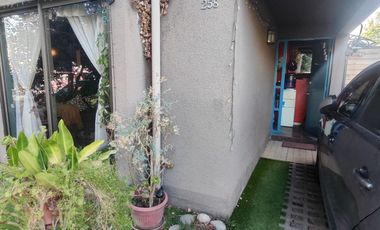 Vendo casa 3 dormitorios, 3 baños, en condominio, frente a Clínica Indisa de Maipú