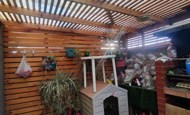 Vendo casa 3 dormitorios, 3 baños, en condominio, frente a Clínica Indisa de Maipú