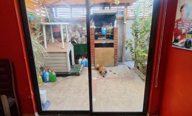 Vendo casa 3 dormitorios, 3 baños, en condominio, frente a Clínica Indisa de Maipú