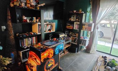 Vendo casa 3 dormitorios, 3 baños, en condominio, frente a Clínica Indisa de Maipú