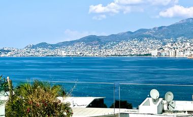 CASA EN VENTA CON VISTA A LA BAHIA EN ACAPULCO