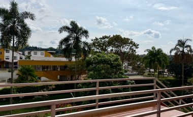 Magnífico apartamento en primer nivel con 2 alcobas y parqueadero cubierto. Av. Sur. Pereira - Colombia.