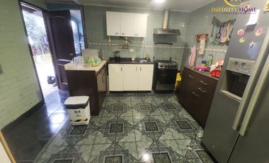 Amplia Casa esquina en Domingo Santa María Renca